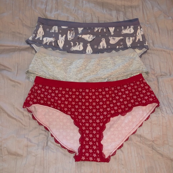 Hollister Christmas Undies - Picture 2 of 3